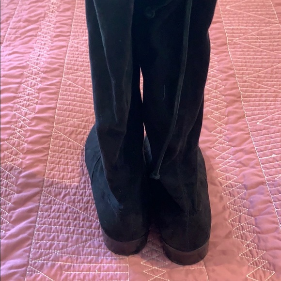 Knee high black boots - Picture 3 of 4